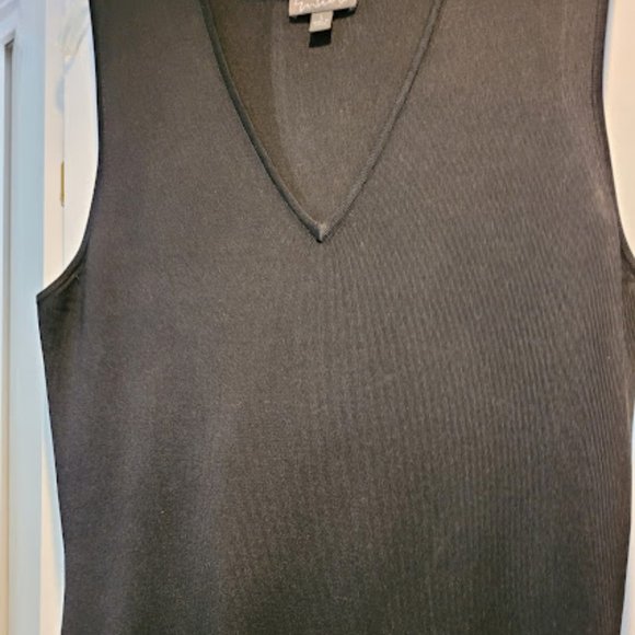 Nordstrom Classiques Entier black knit V-neck shell top - Picture 3 of 7